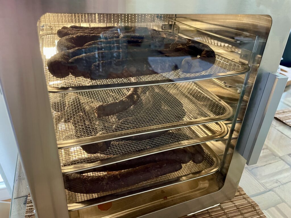 Reh Jerky im Dörrautomaten Rezept, Fleisch trocknen im Dörrautomaten, Wildfleisch dörren im Dörrautomaten, Dörrautomat Vergleich für Fleisch, optimale Dörrtemperatur Jerky