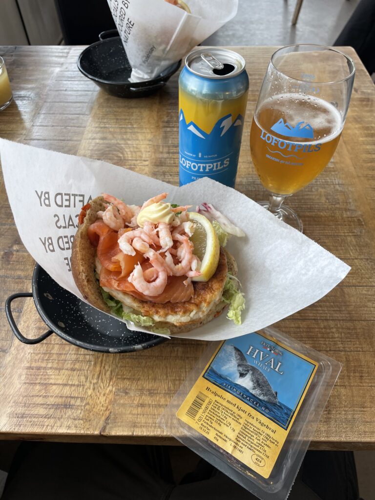 Lofotpils Fischburger Lofoten Norway Reker Fish Sandwich Hval Wal Whale Sausage Wurst